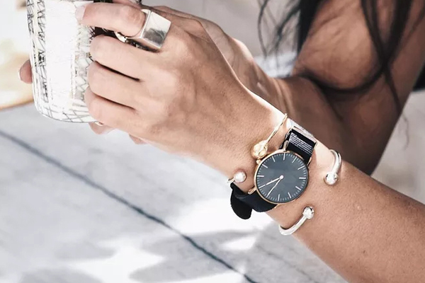 機械手表廠家教您認識手表保養的要義