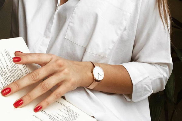 手表廠家的款式分類是根據人群還是材質？