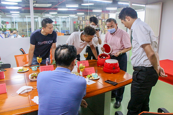 深圳手表工廠鼓表亮相給衡陽縣領導班子 深圳手表工廠鼓表亮相給衡陽縣領導班子