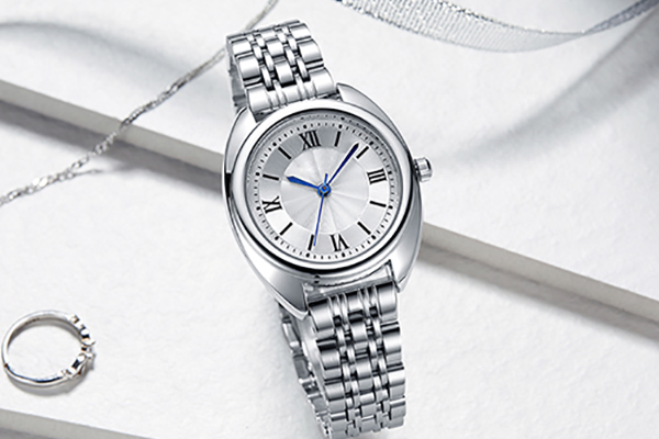 精品女士石英羅馬表面元素復(fù)古腕表女