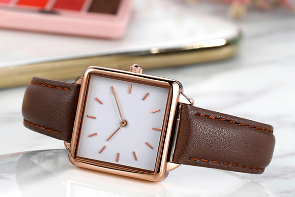 方形復古棕色款時尚女士腕表批發供應 方形復古棕色款時尚女士腕表批發供應