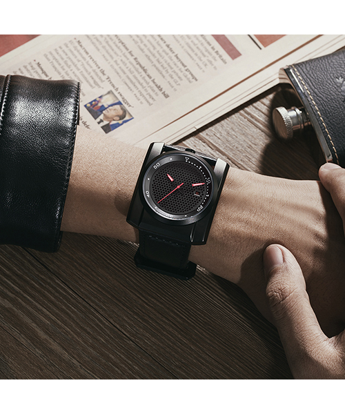 6775商務(wù)時尚男士方形鋼殼防水全自動機械手表廠家代發(fā)